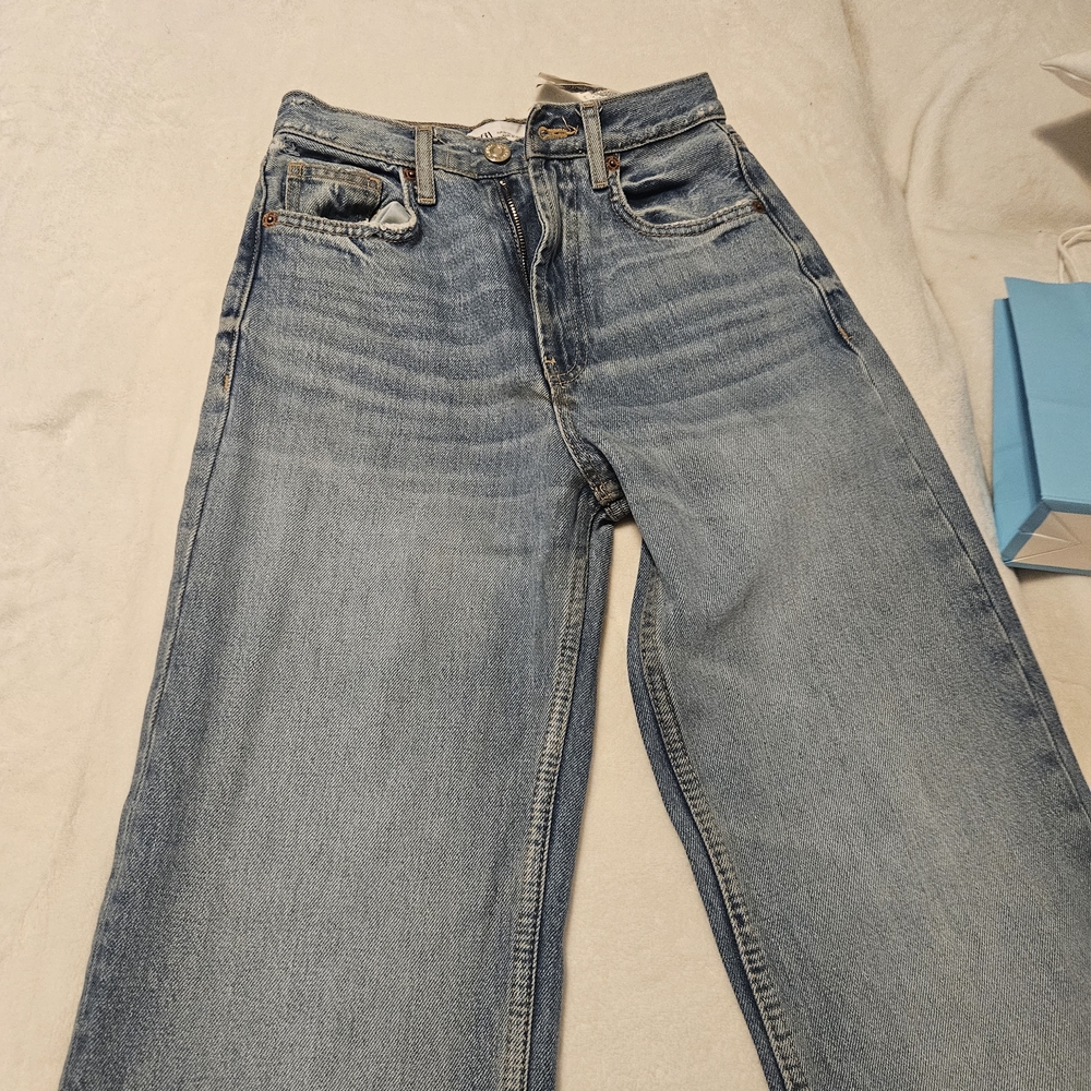 Zara Light Wash Wide Leg Jeans US Sz2